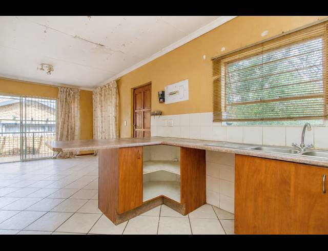 3 BEDROOM TOWNHOUSE FOR SALE IN HONEYPARK